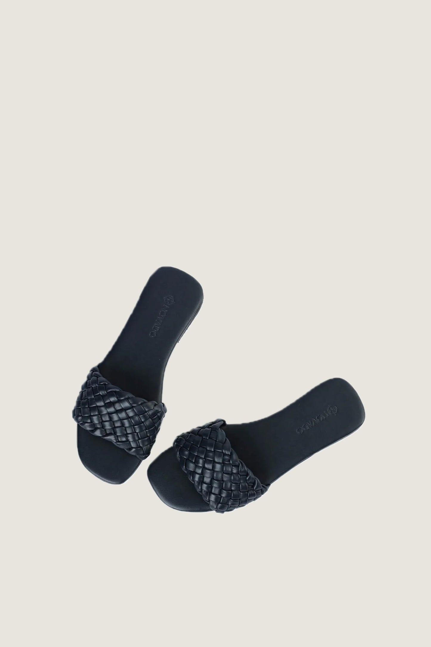 Iza Bella Slipper - THREDS