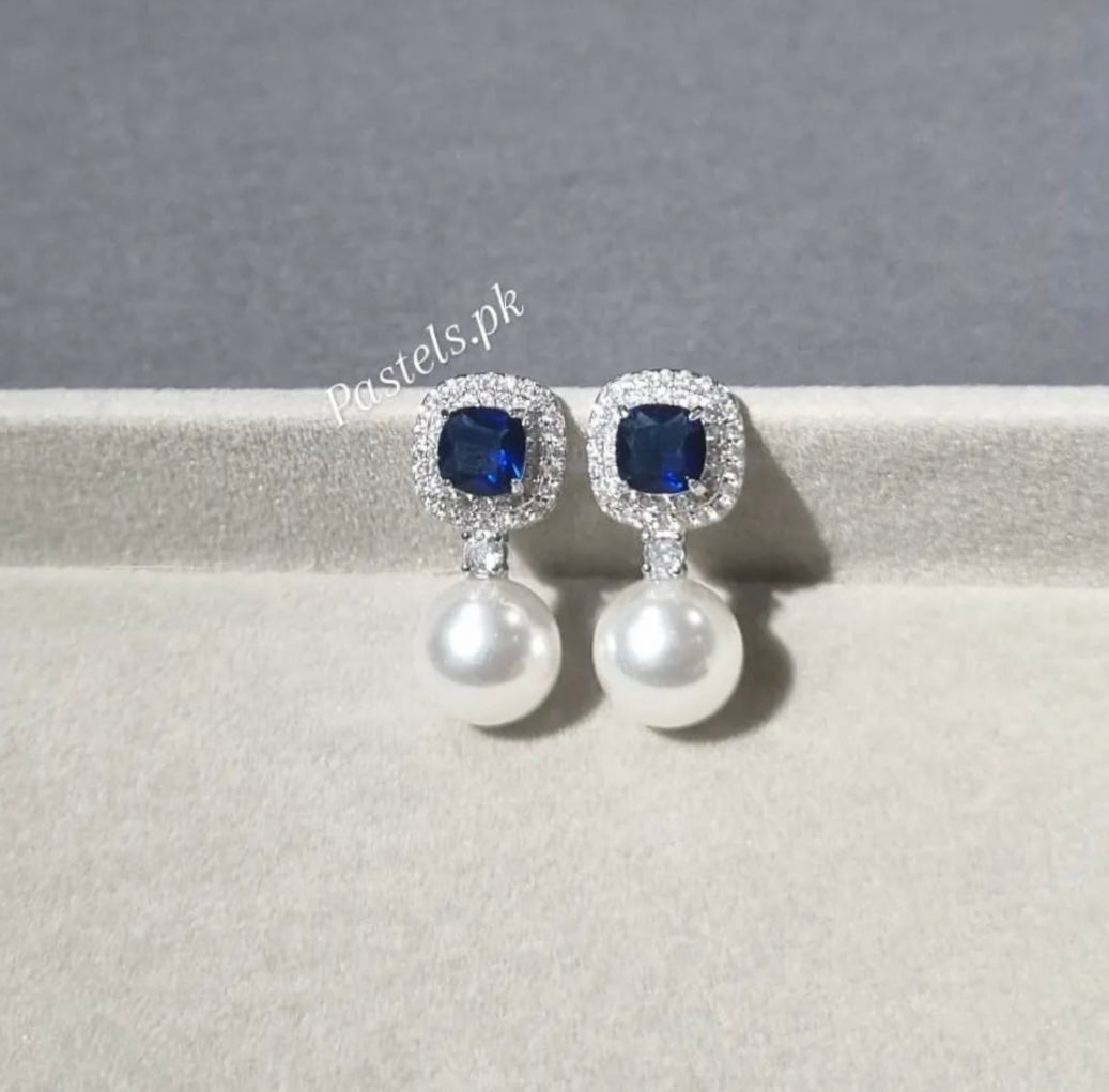 [H]E220 Earrings - THREDS