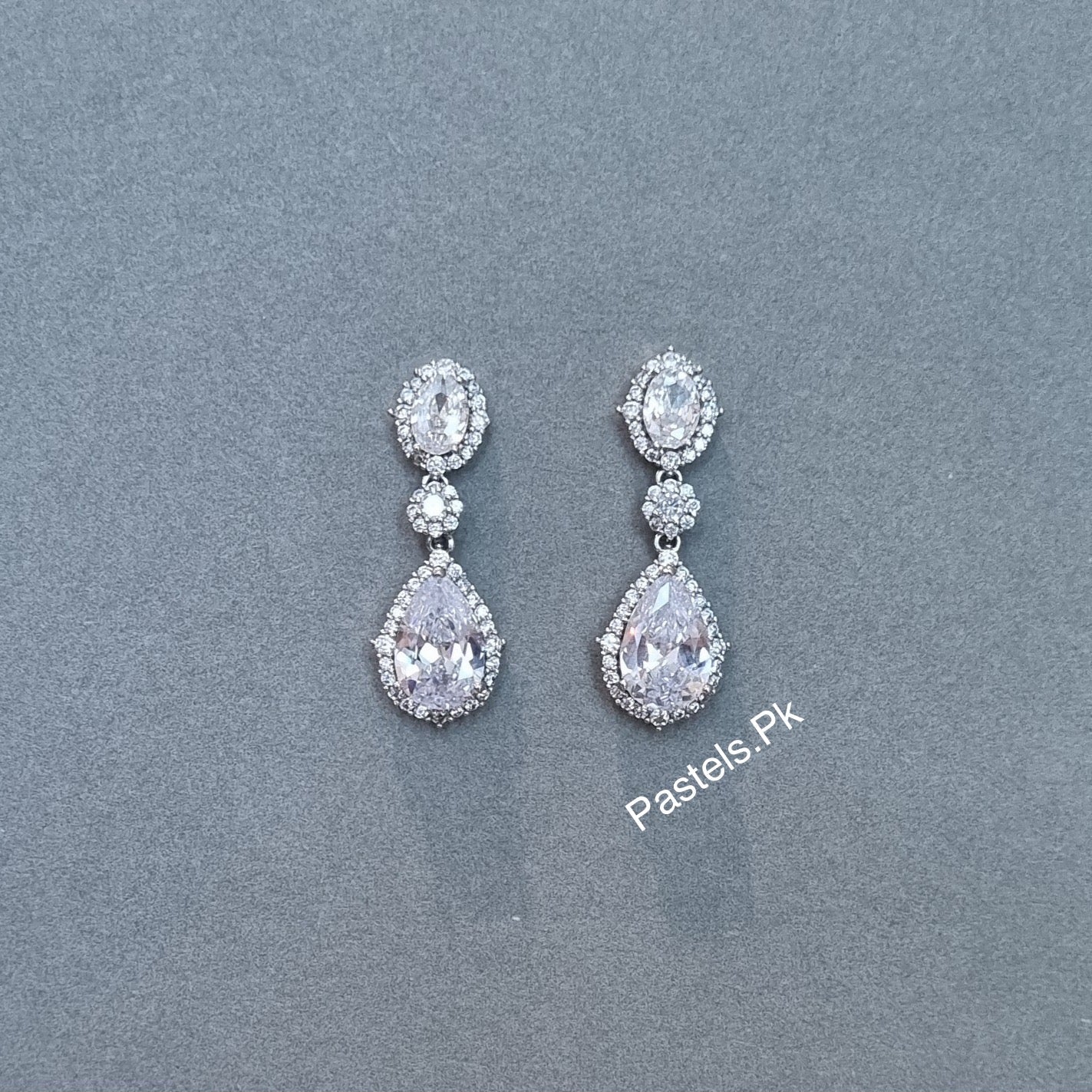 [H]E407 Earrings - THREDS