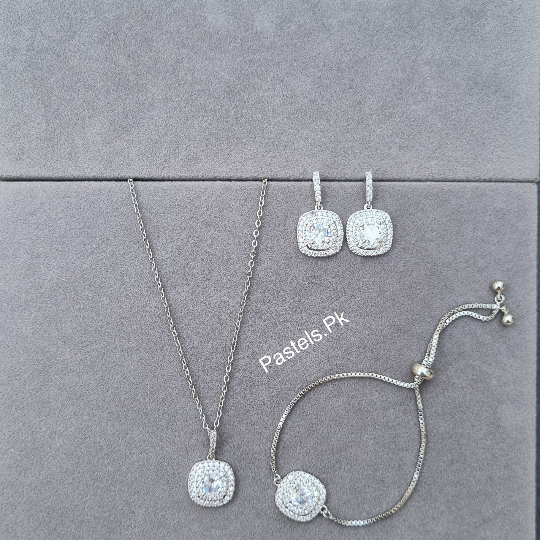 S050 Jewelry Set - THREDS