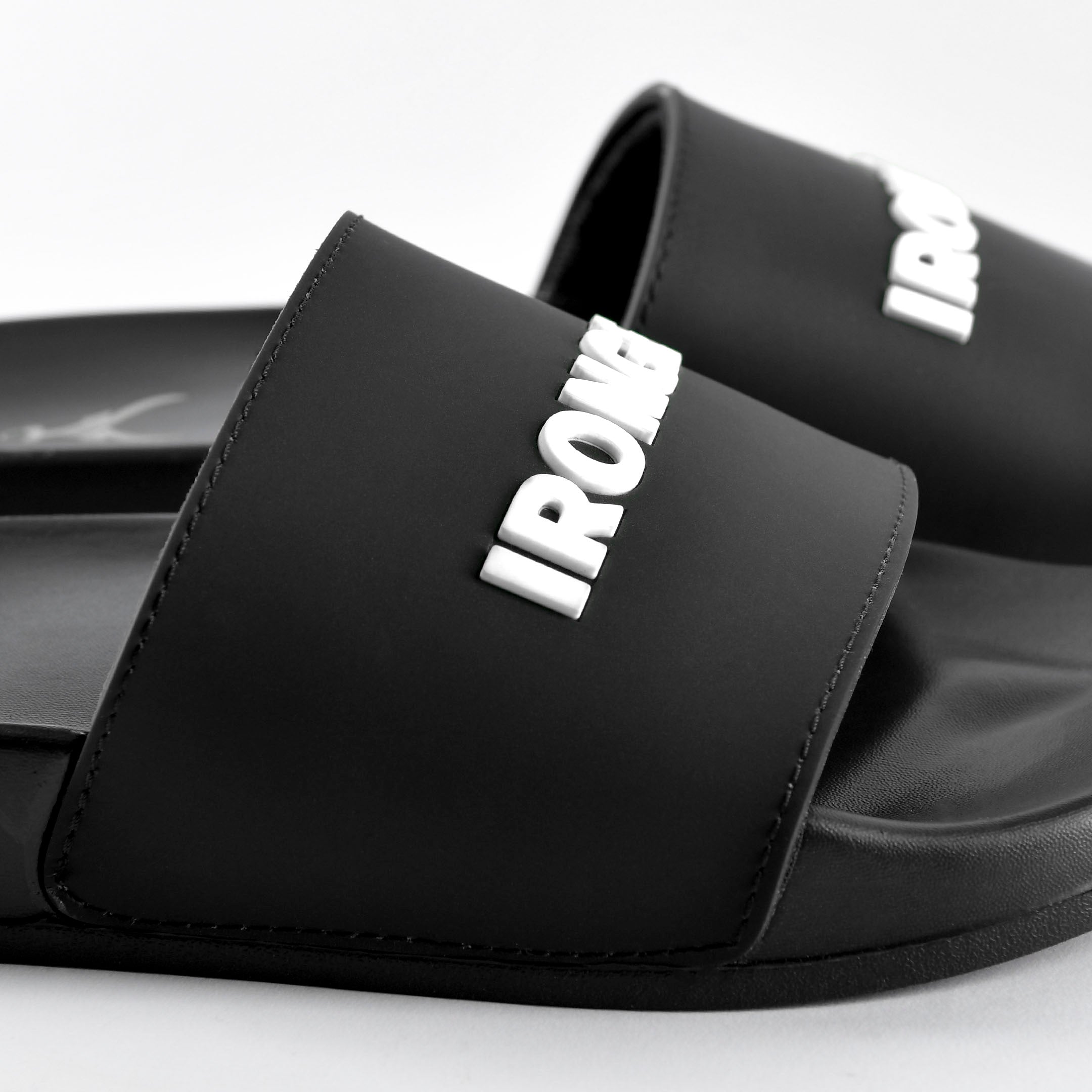 Unisex Signature Slides Black/White - THREDS